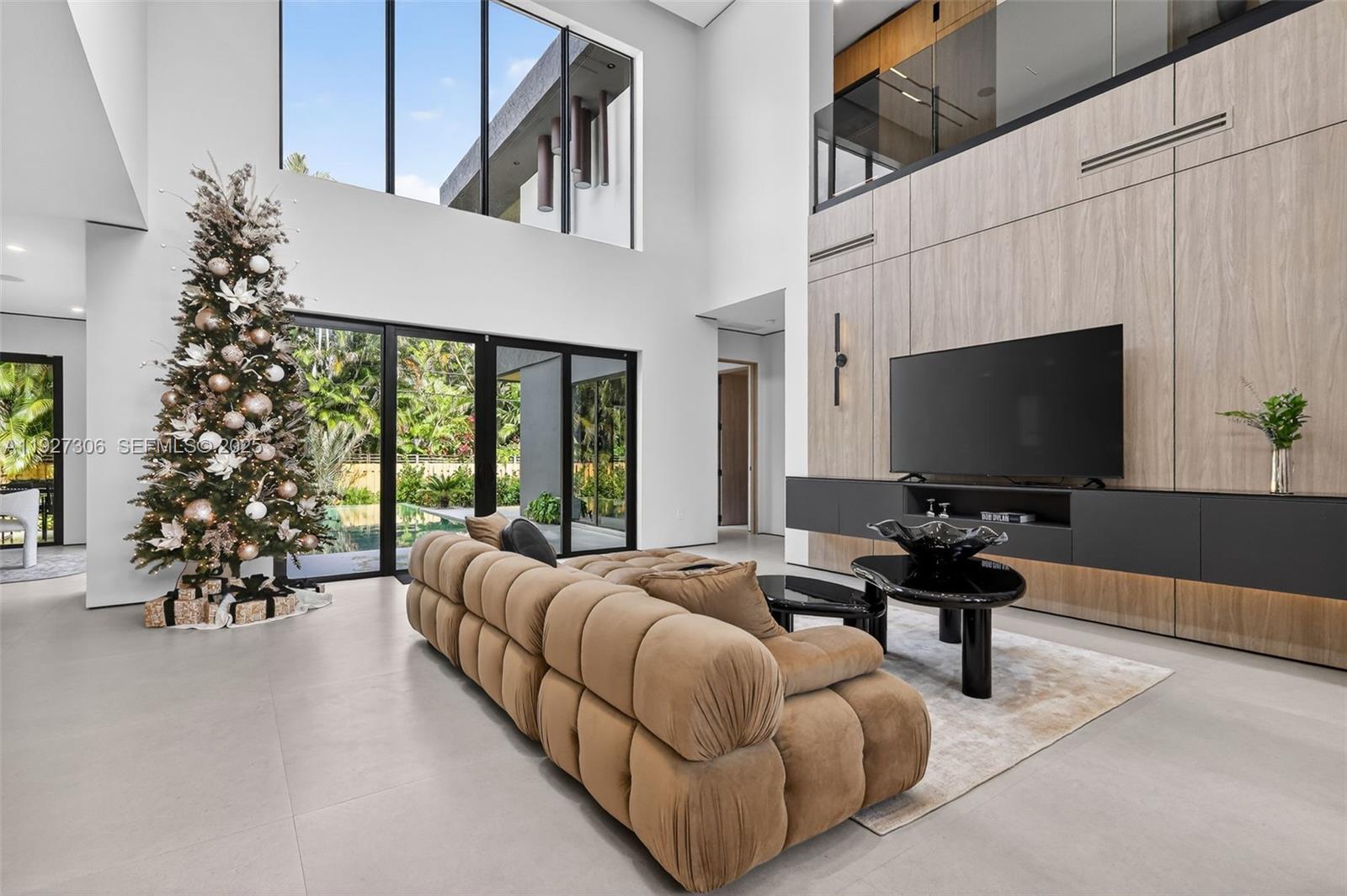 BISCAYNE LAWN EXTENSION - Residential