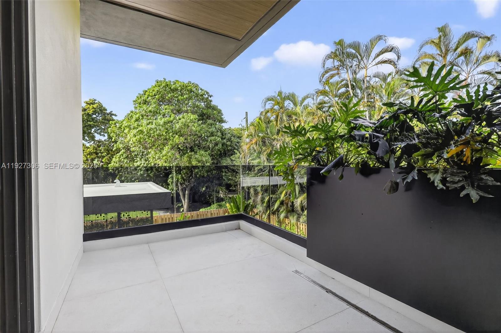 BISCAYNE LAWN EXTENSION - Residential