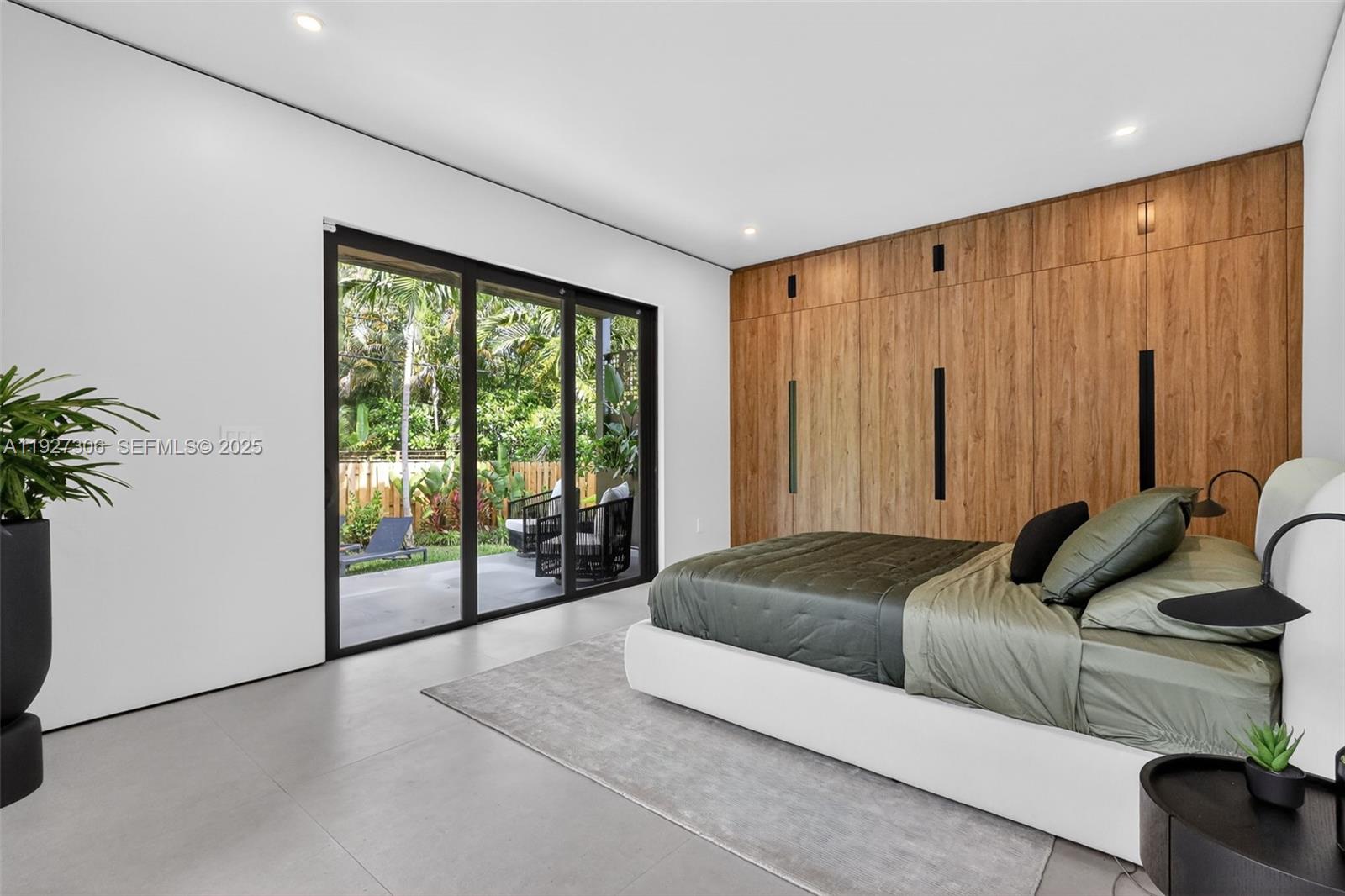 BISCAYNE LAWN EXTENSION - Residential