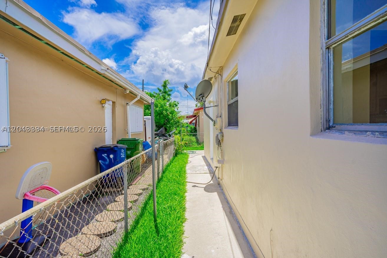 805 NW 3rd Ter