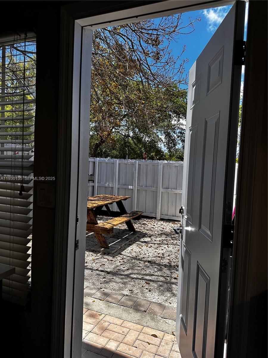 HOLLYWOOD HOMESITES REV P - Residential Lease