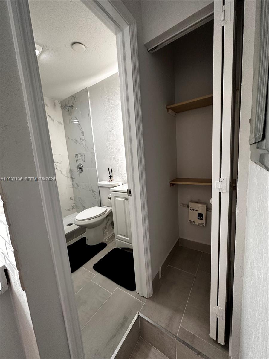 HOLLYWOOD HOMESITES REV P - Residential Lease