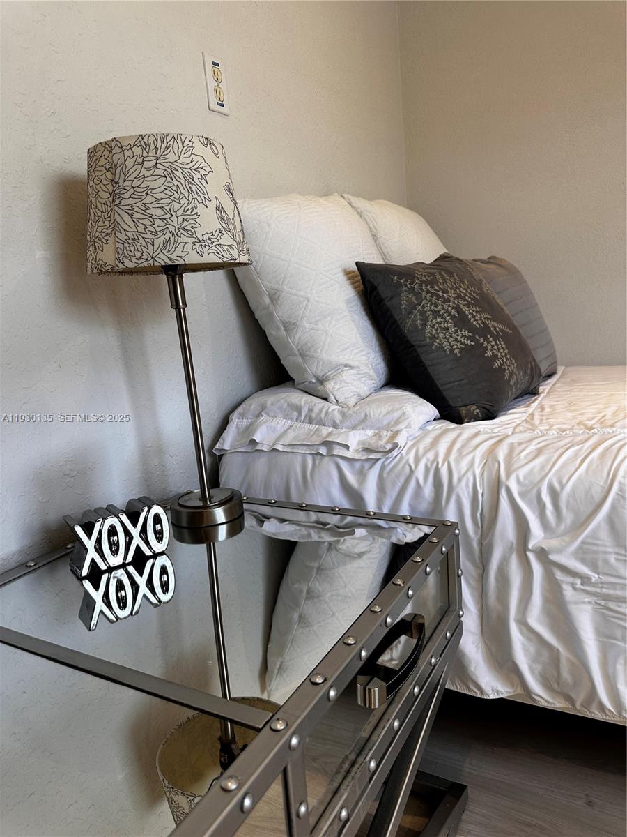 HOLLYWOOD HOMESITES REV P - Residential Lease