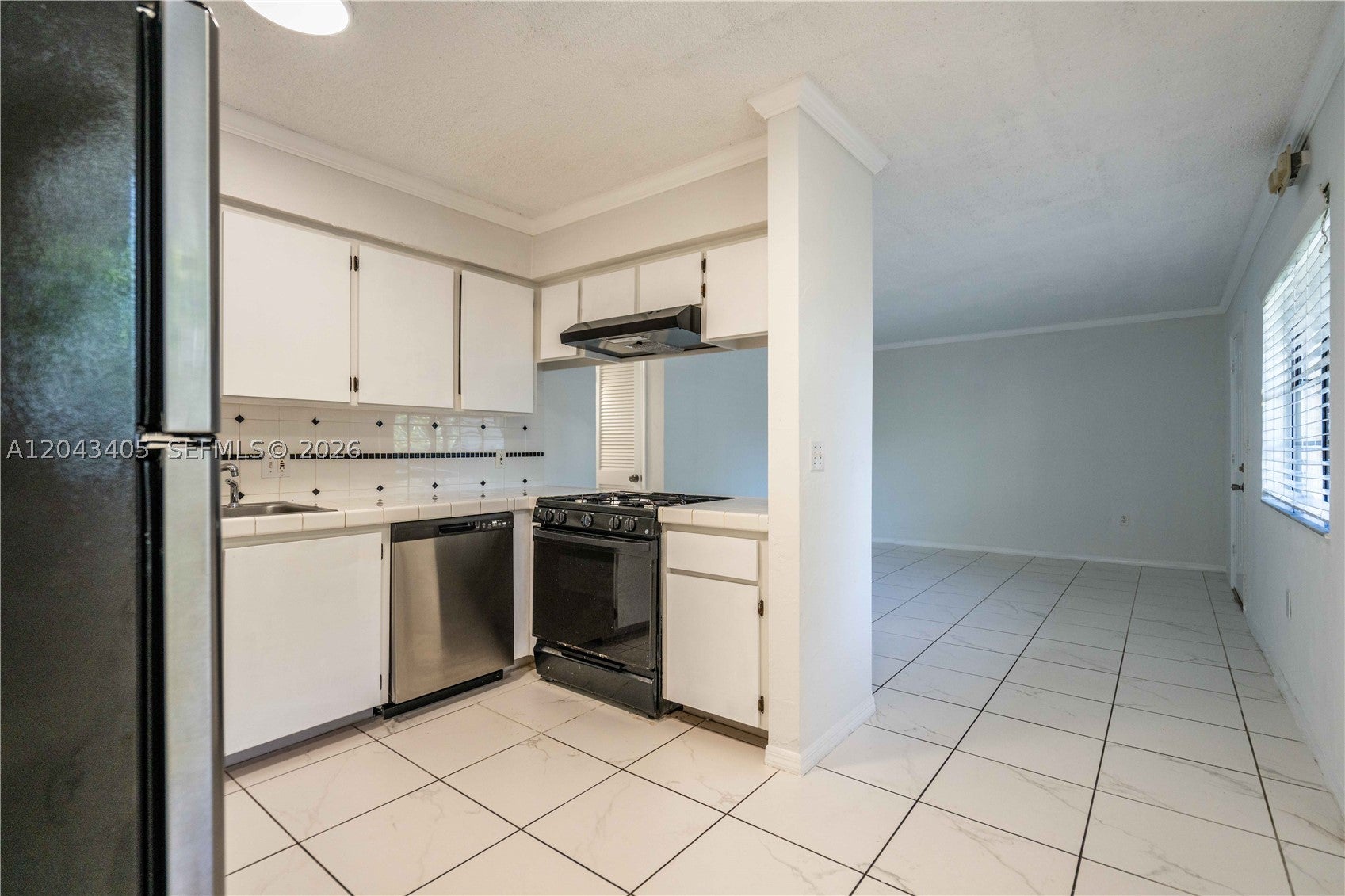 3265 Virginia St 18