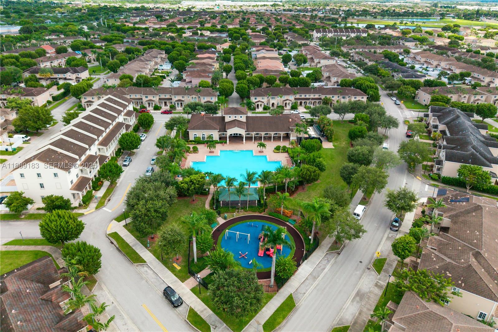 MANDARIN LAKES - Residential