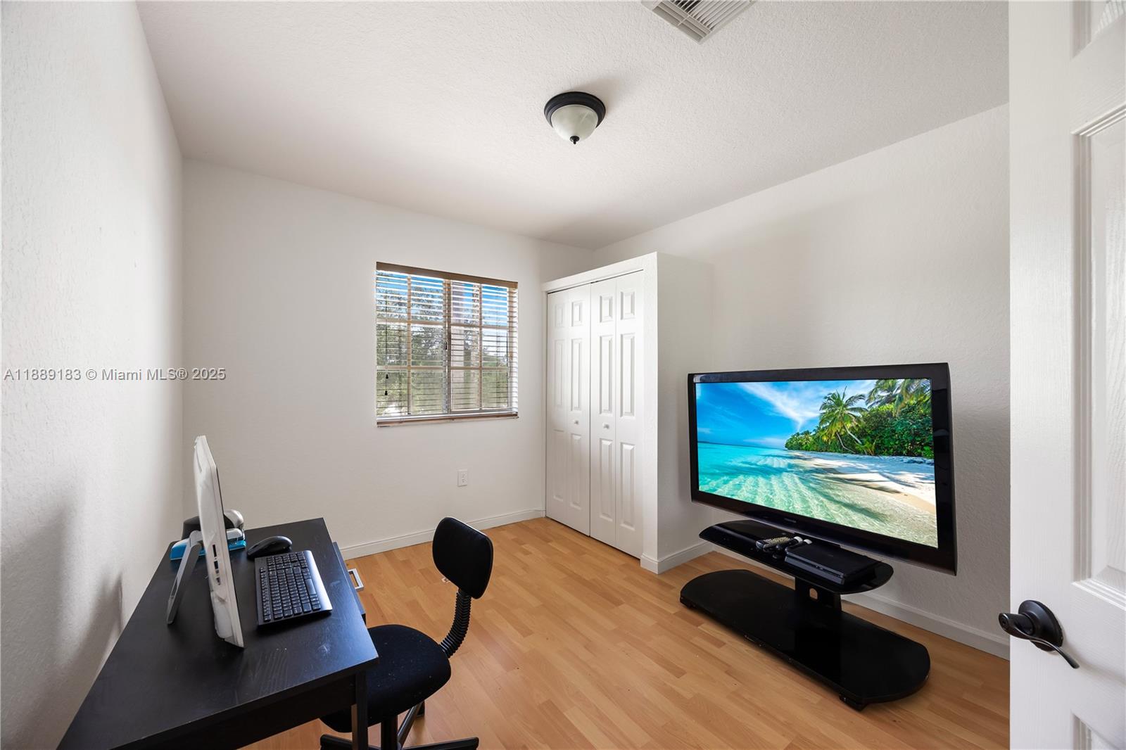 MANDARIN LAKES - Residential