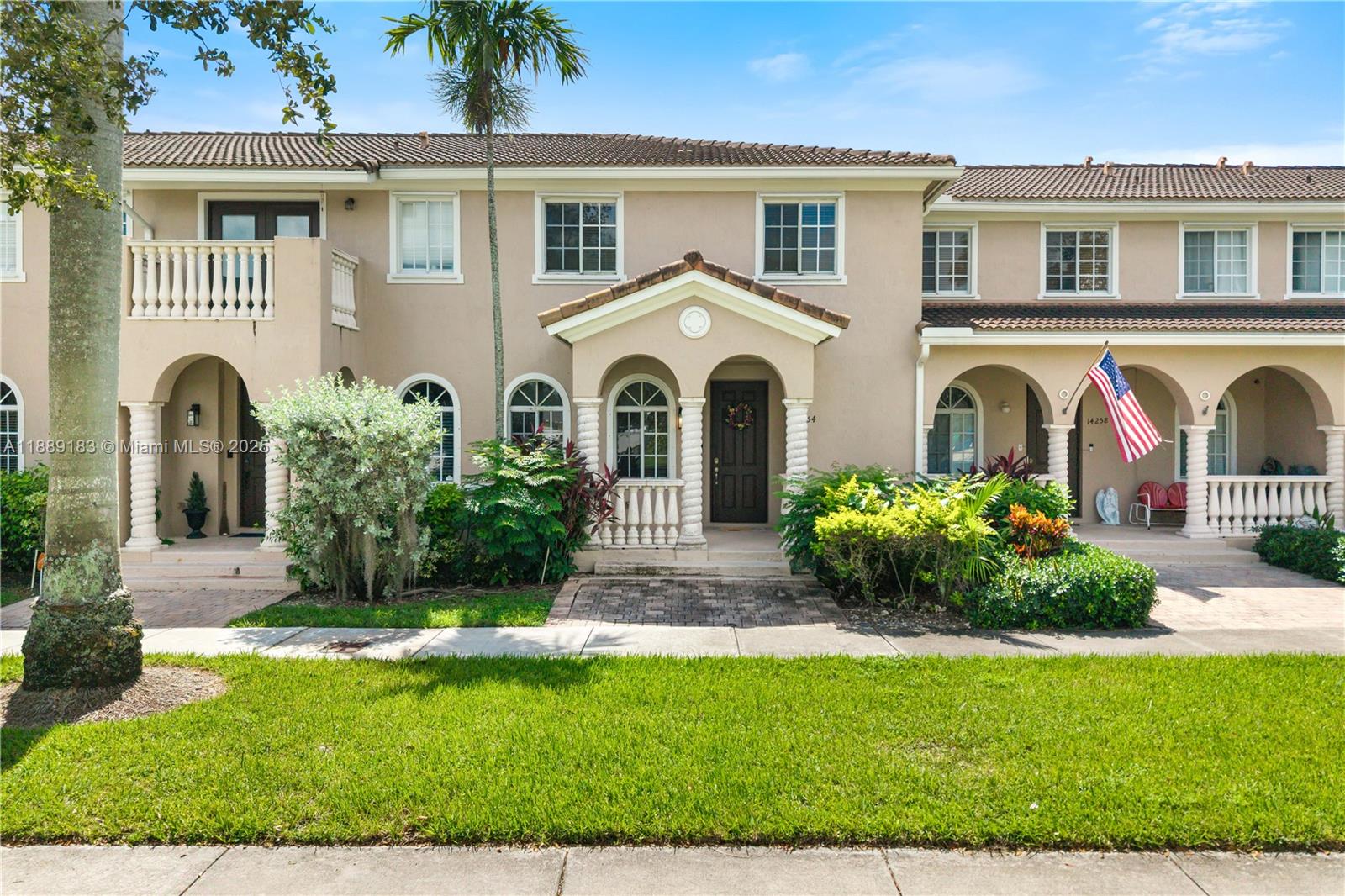 MANDARIN LAKES - Residential