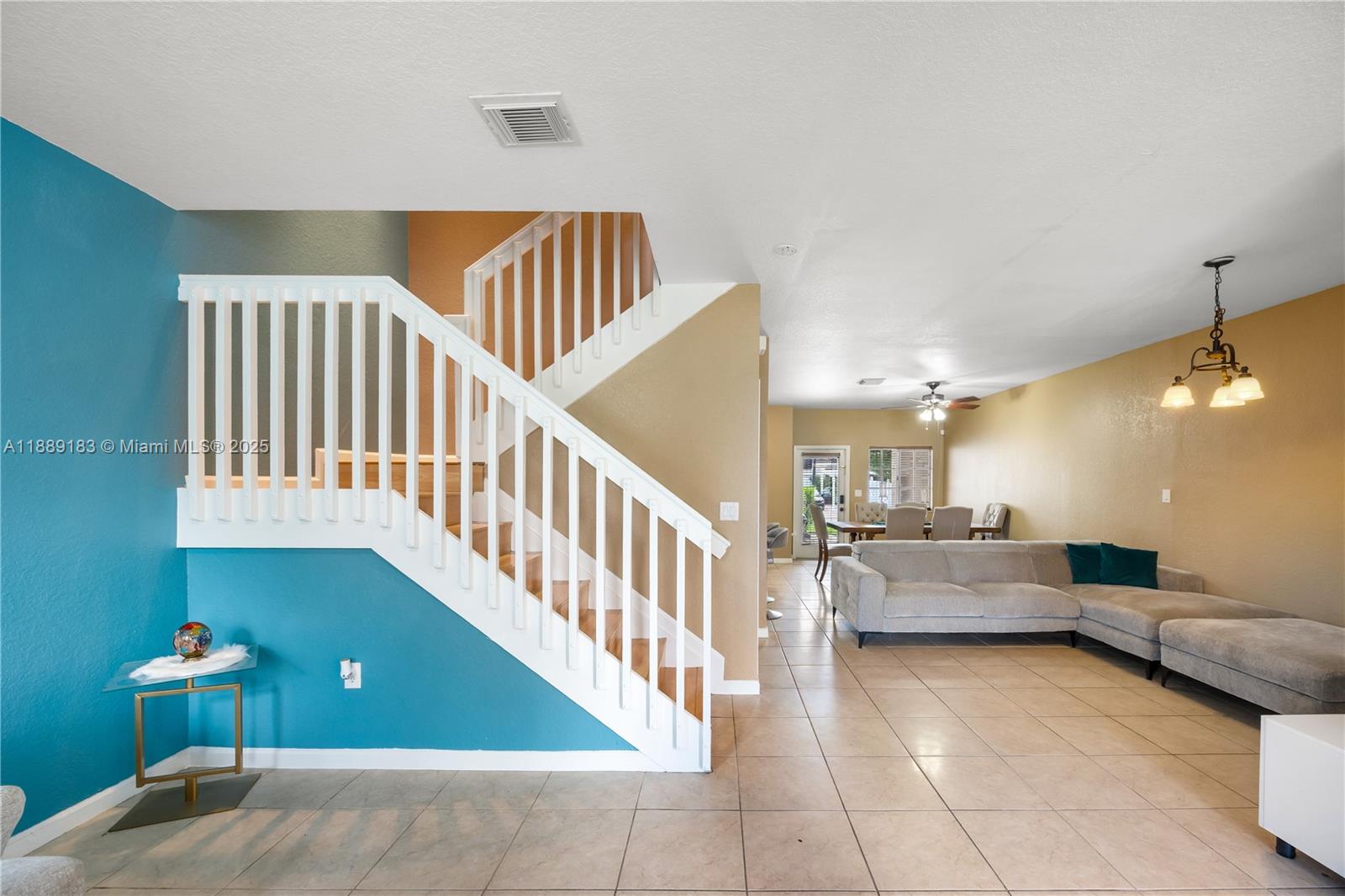 MANDARIN LAKES - Residential