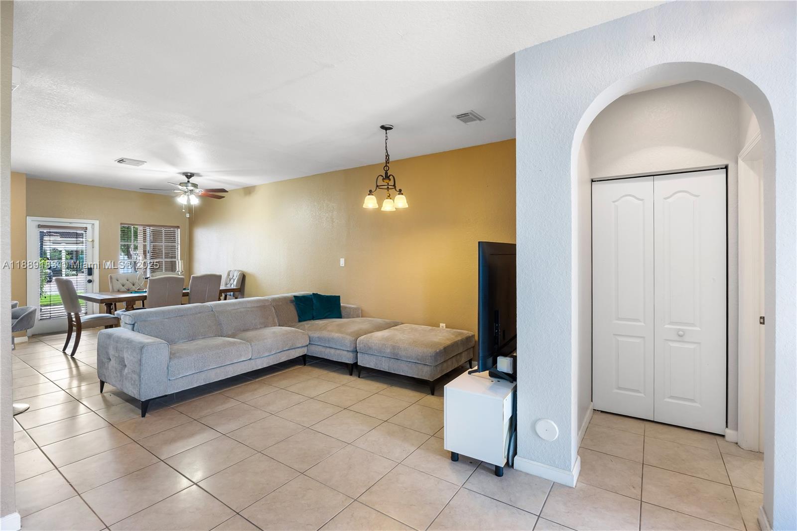 MANDARIN LAKES - Residential