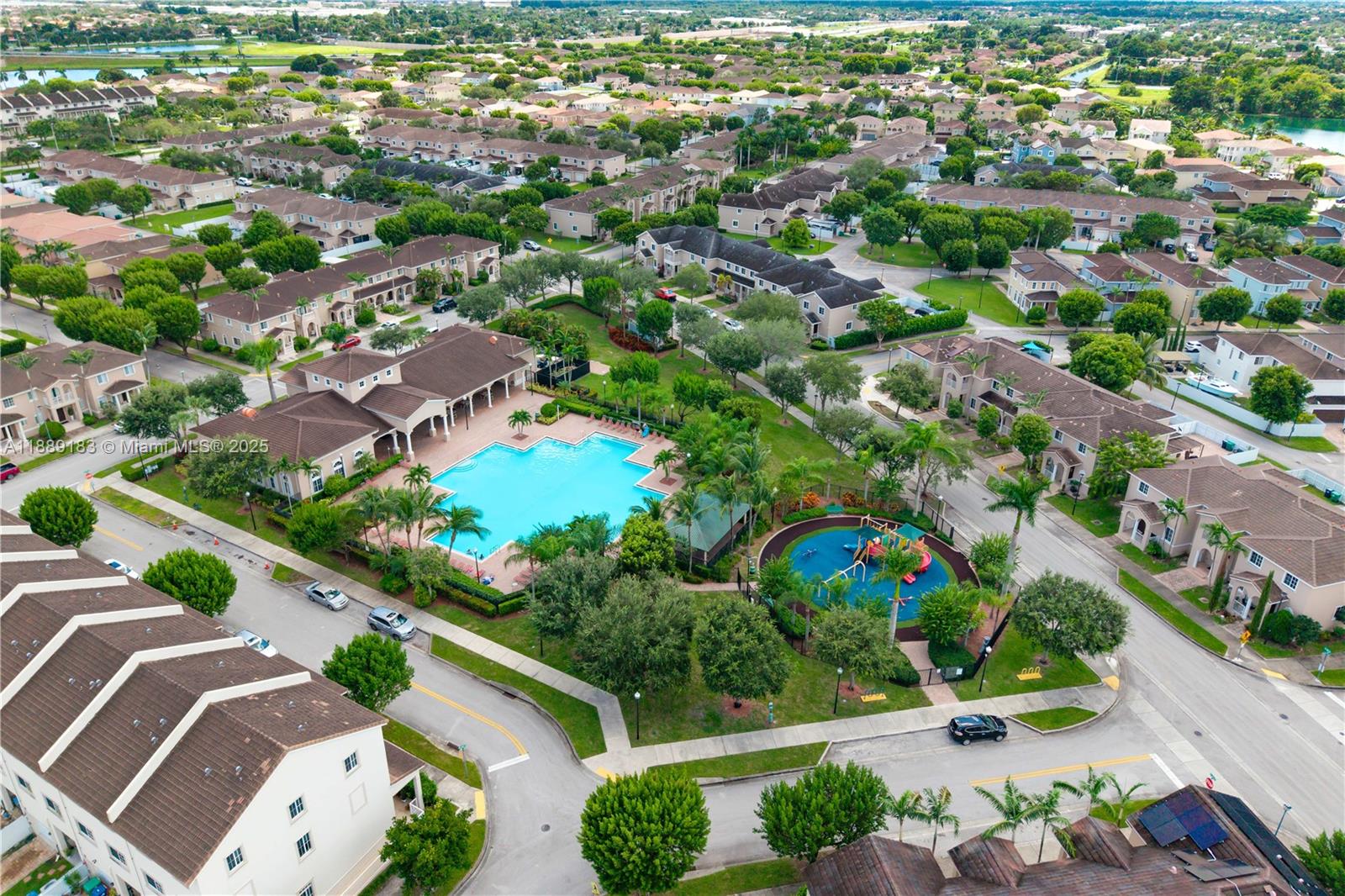 MANDARIN LAKES - Residential