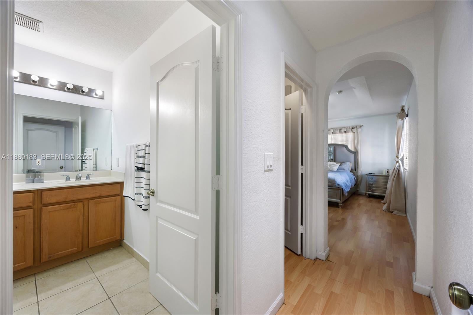 MANDARIN LAKES - Residential