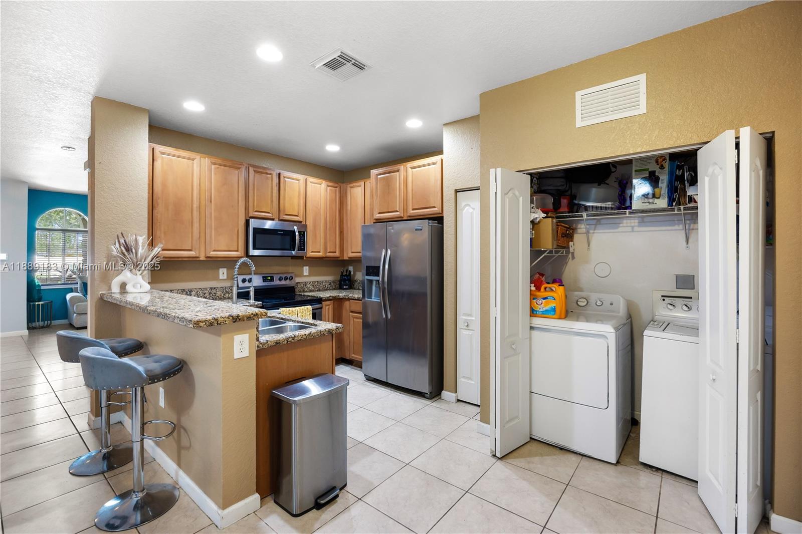 MANDARIN LAKES - Residential