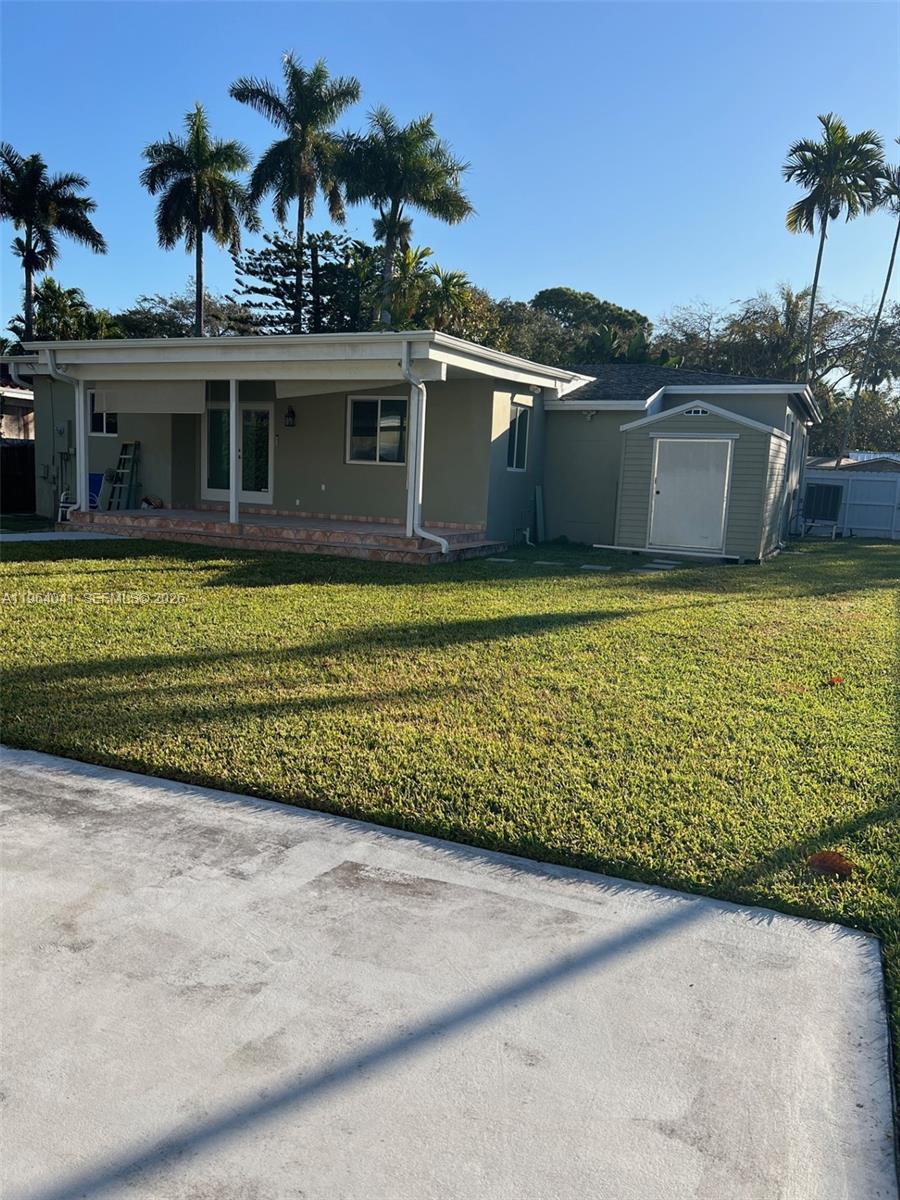 COUNTRY CLUB EST SEC 2 - Residential Lease