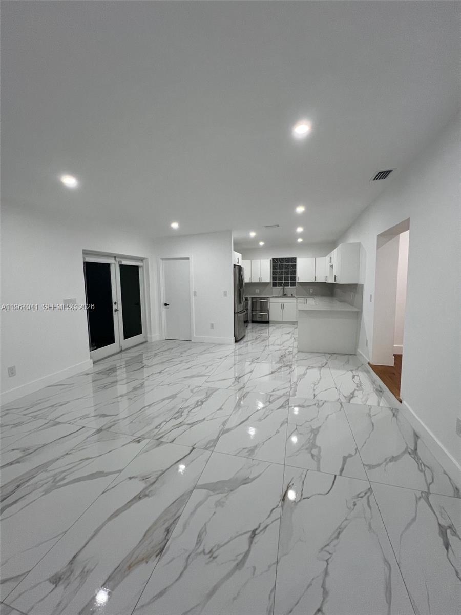 COUNTRY CLUB EST SEC 2 - Residential Lease