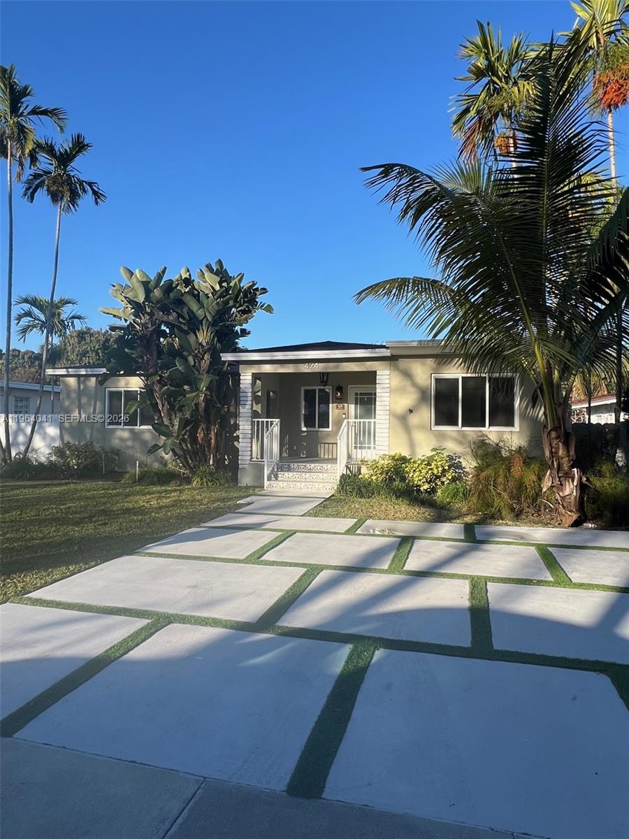 COUNTRY CLUB EST SEC 2 - Residential Lease