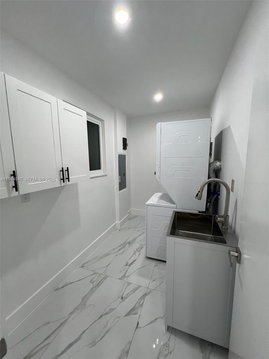 COUNTRY CLUB EST SEC 2 - Residential Lease
