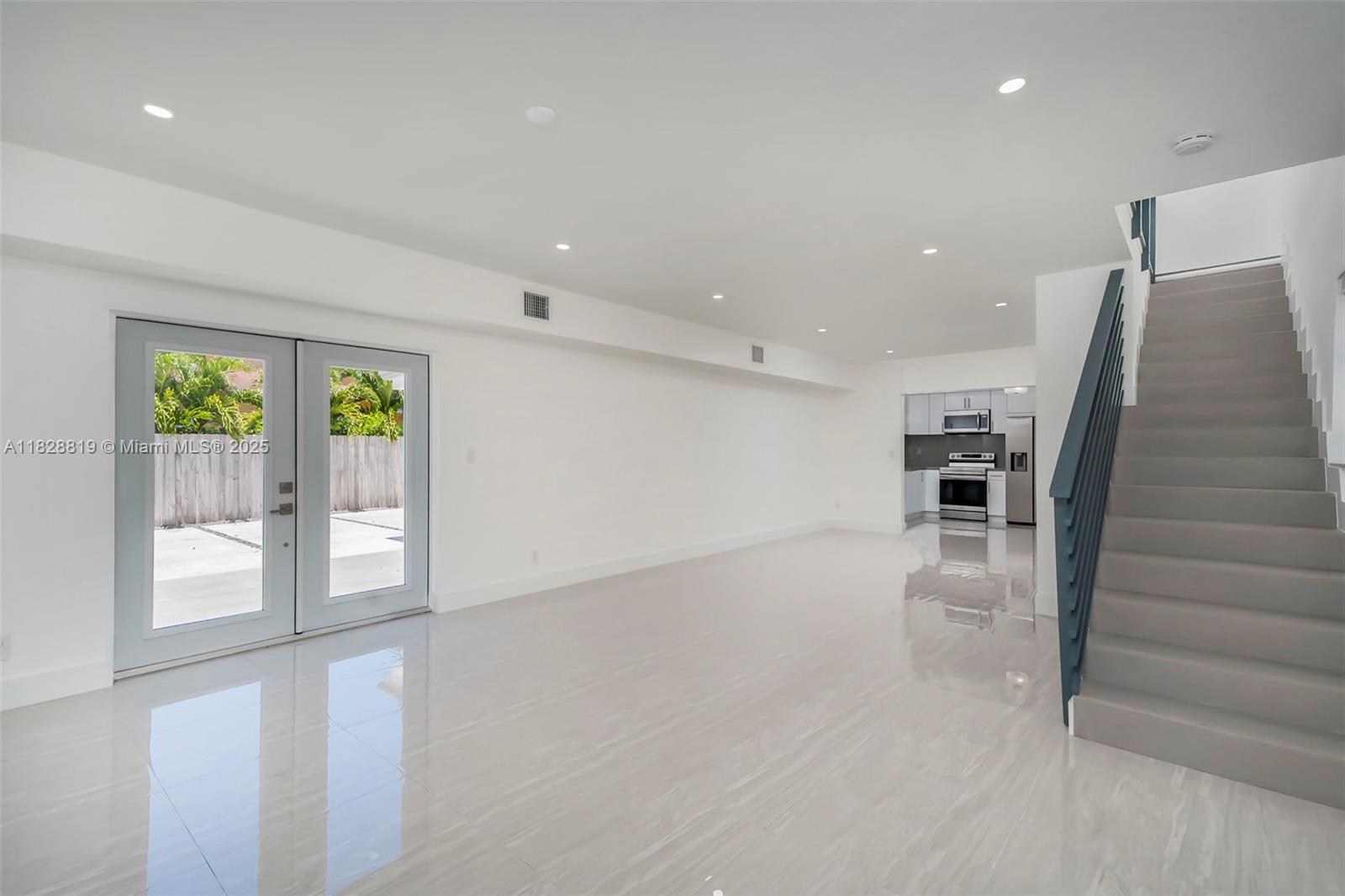 590 SW 23rd Ave 1