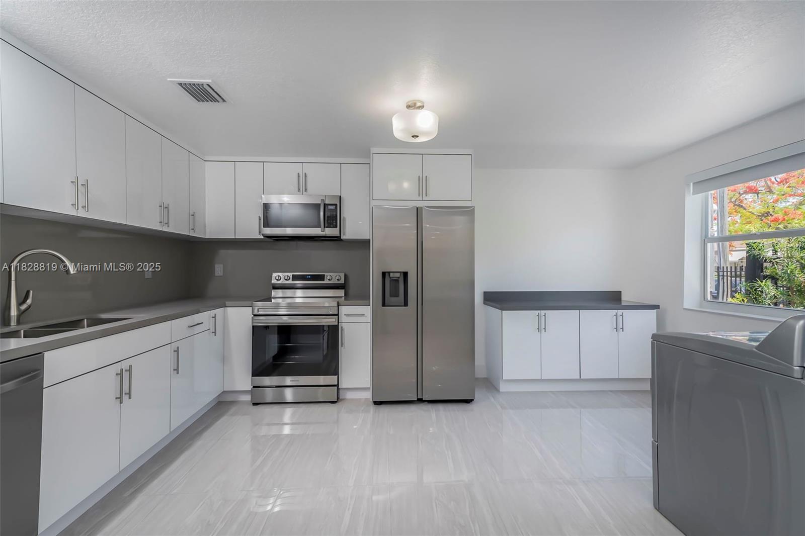 590 SW 23rd Ave 1