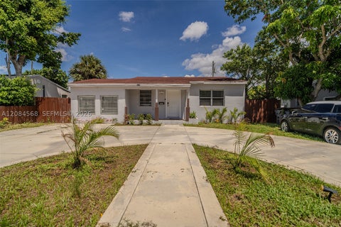 Photo of 2533 Wiley St, Hollywood, FL 33020 (MLS # A12084568)