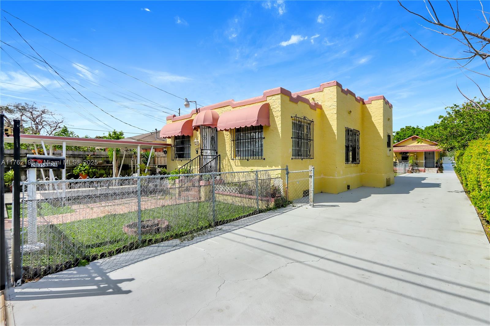 Discover this exceptional Detached Duplex in the thriving WOW District (West of Wynwood). A smart investment & versatile home, it features 3 independent living units (3/1, 2/1, 1/1) with separate electric & water meters – perfect for maximizing rental income! Generating $6,500 monthly & $78,000 annual income!
Zoned T3-O, this gem places you in the heart of Miami's vibrant culture. Enjoy effortless access to major highways, shopping, & public transit. Just minutes from Wynwood's art, Calle Ocho's charm, stunning Miami Beaches, & MIA Airport. Ideal for astute investors or comfortable multi-generational living. This centrally located property offers strong income potential! Secure your future in Miami's up and coming hottest neighborhood!