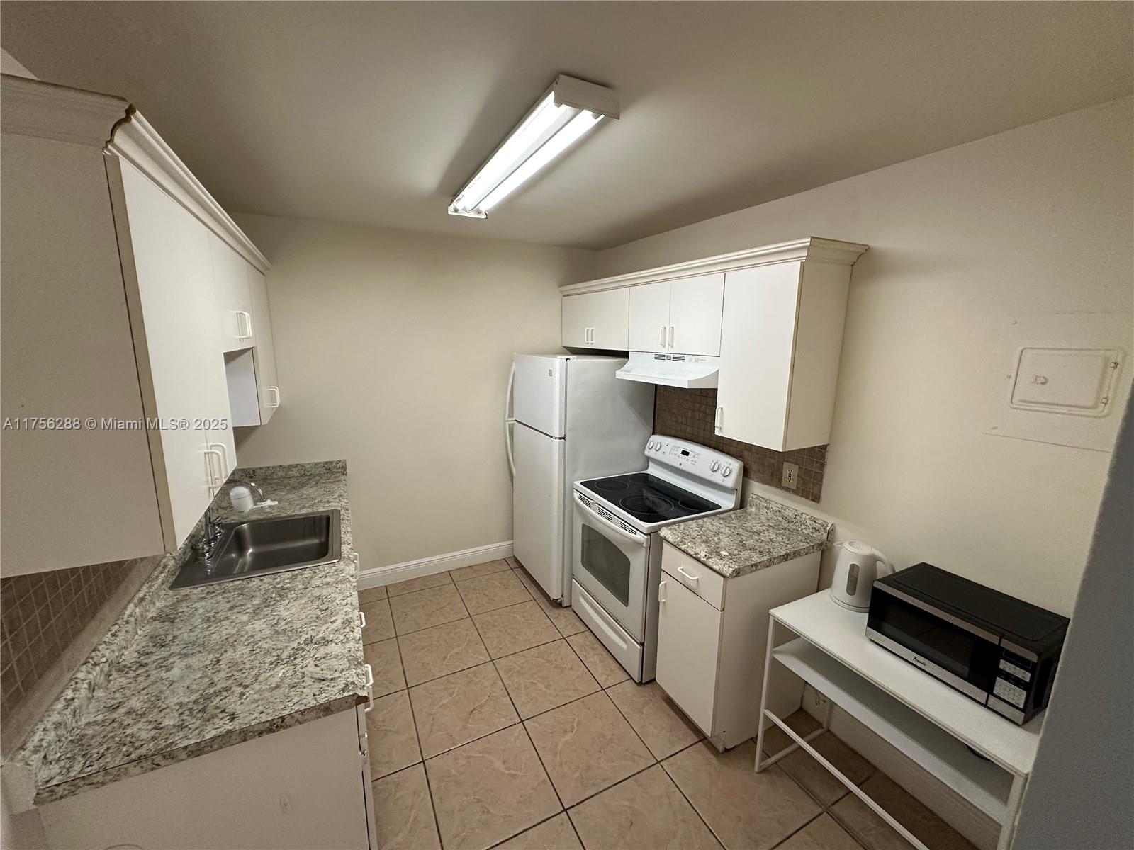 Rental Property at 2008 Jackson St E-7, Hollywood, Broward County, Florida - Bedrooms: 2 
Bathrooms: 2  - $1,950 MO.