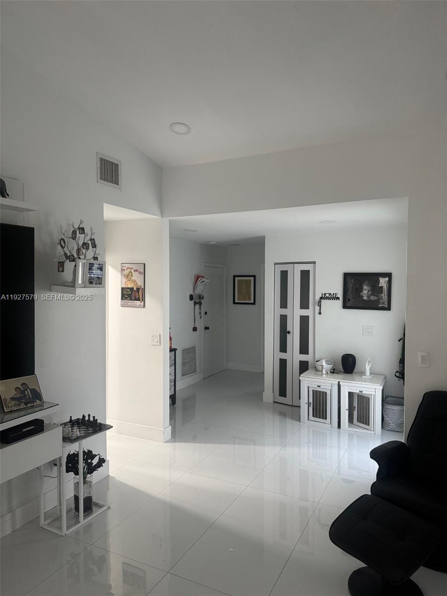 PEMBROKE LAKES SOUTH - Residential Lease