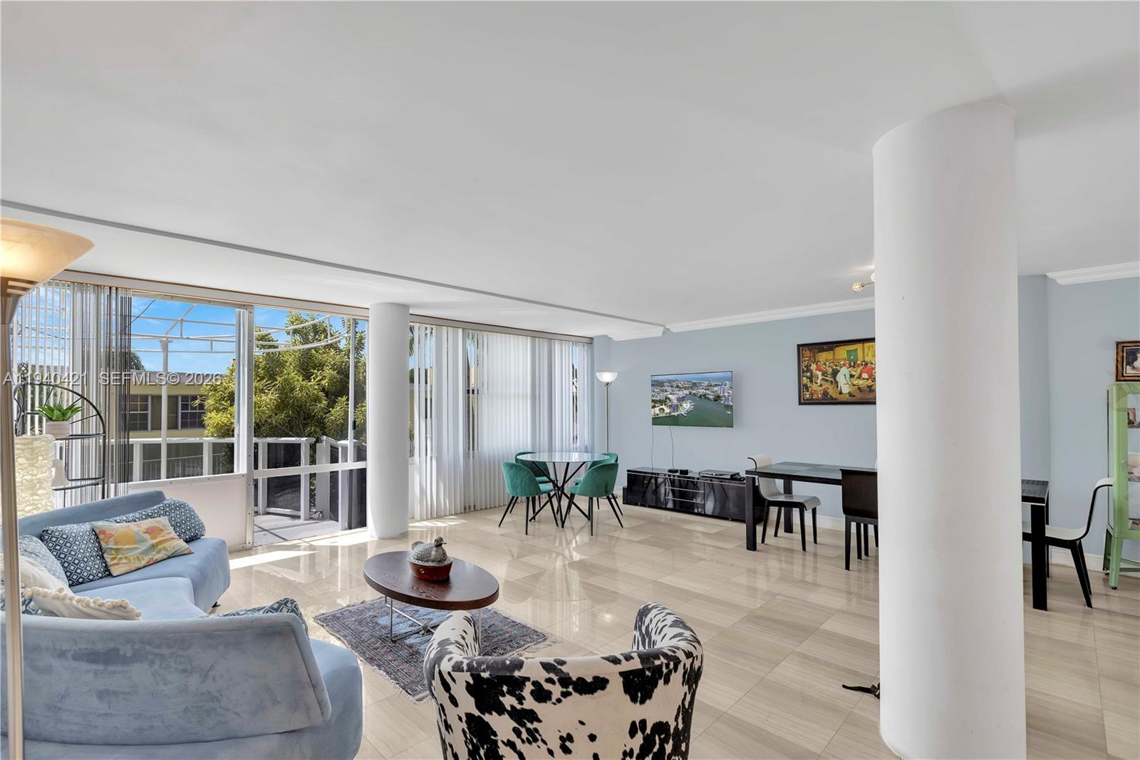 KING COLE CONDO - Residential