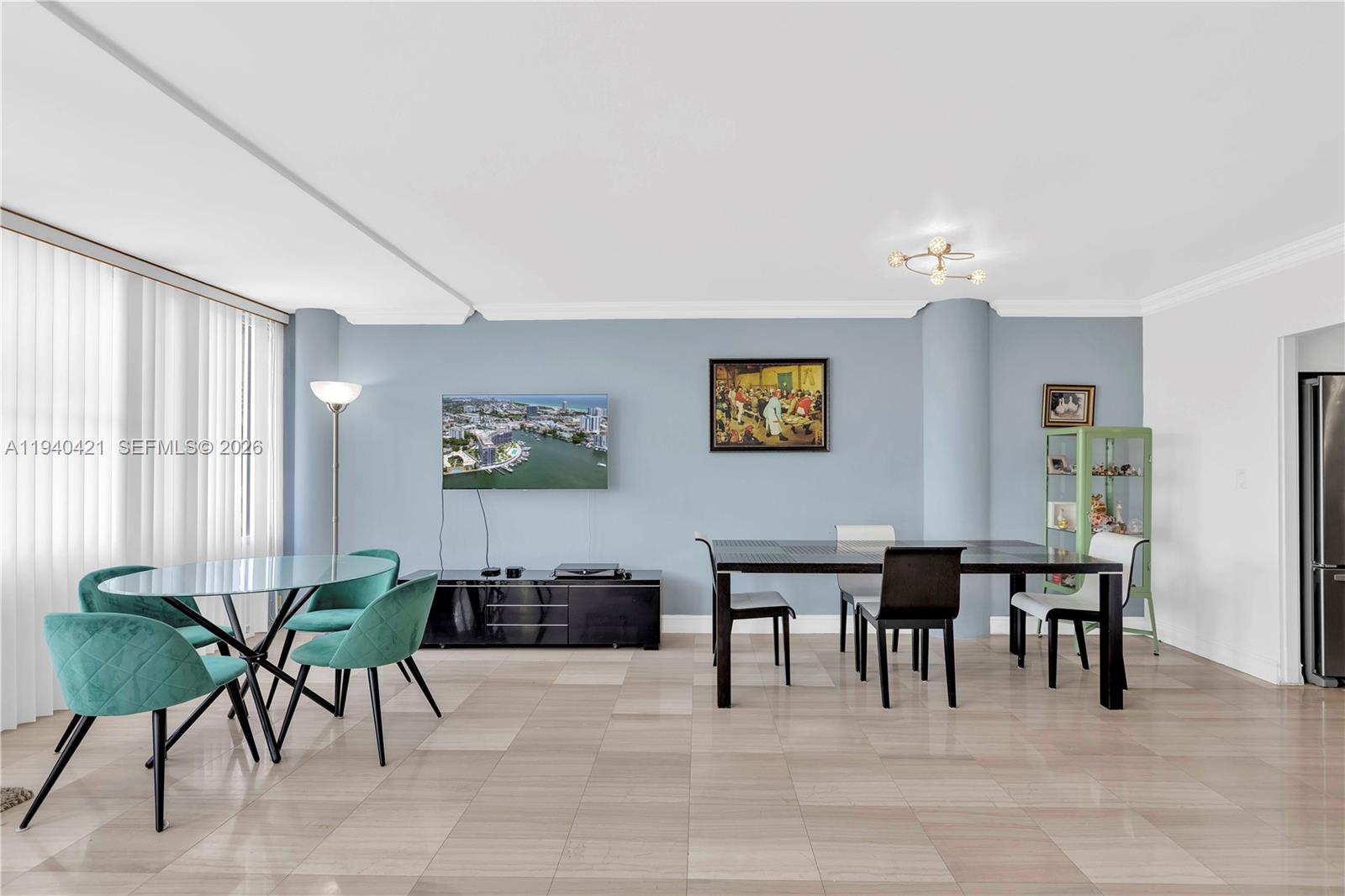 KING COLE CONDO - Residential