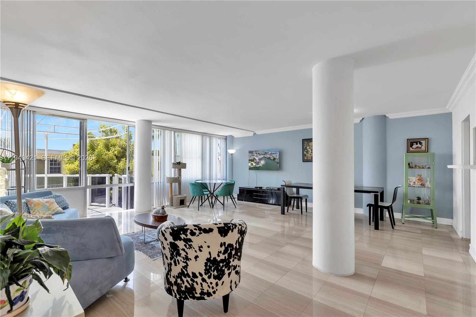 KING COLE CONDO - Residential