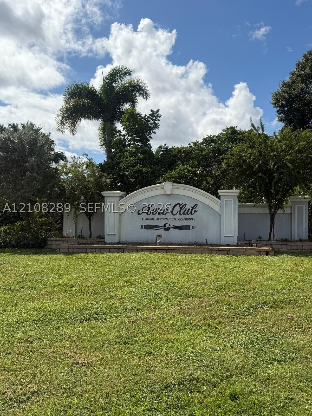 15475 Hawker Ln
