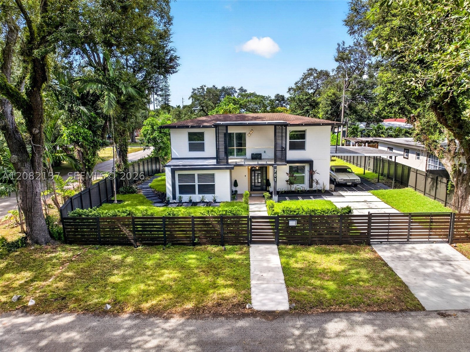 701 NE 164th St, Miami, FL, 33162 1 701 NE 164th St
