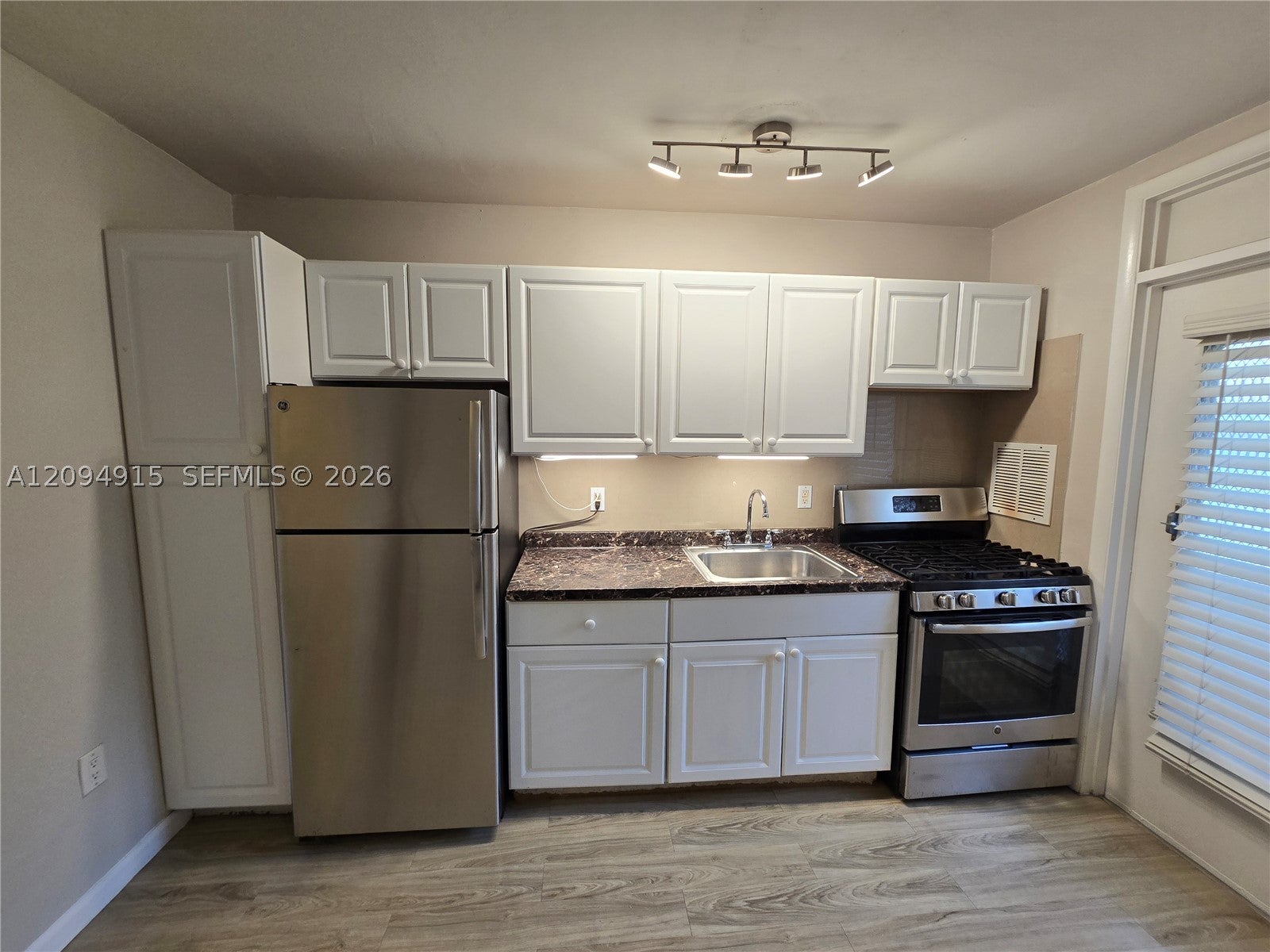 441 Collins Ave 5