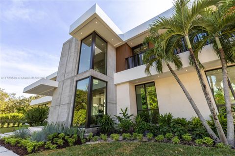 A home in Pinecrest