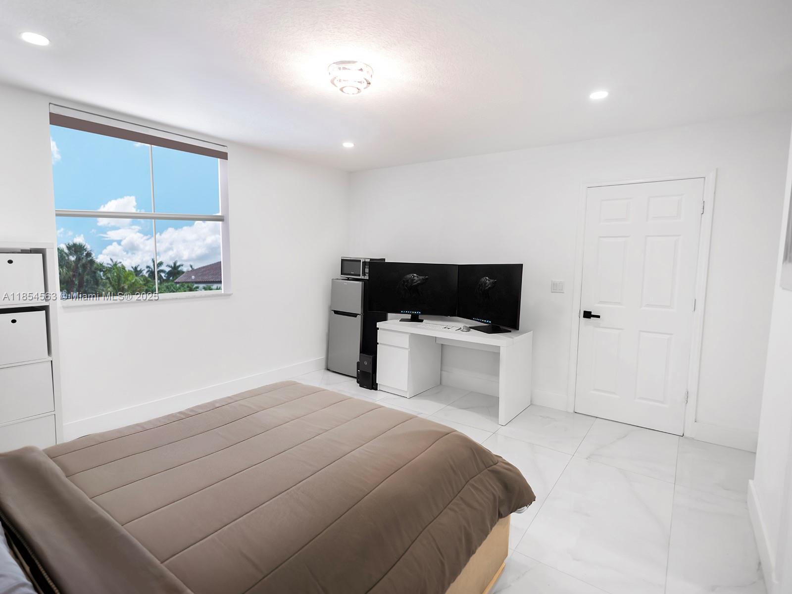 RIVIERA ISLES II - Residential Lease