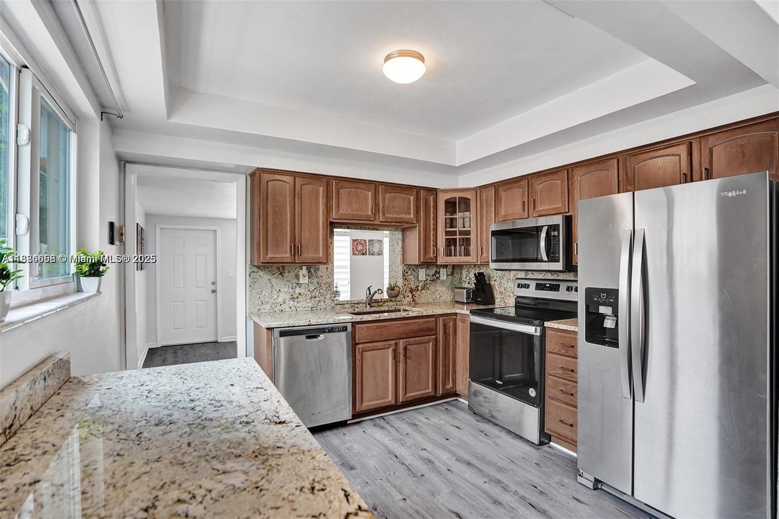 HOLLYWOOD HILLS AMEN PLAT - Residential Lease