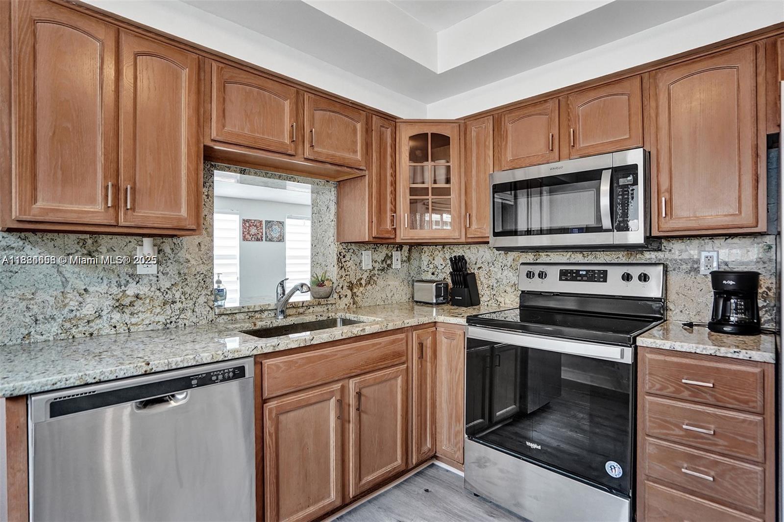 HOLLYWOOD HILLS AMEN PLAT - Residential Lease