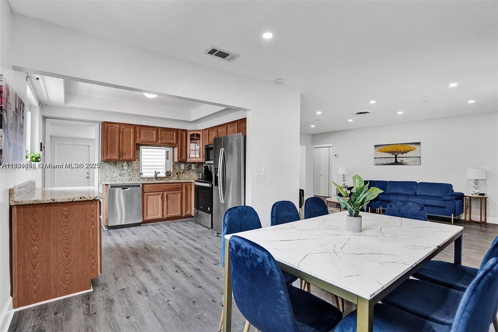 HOLLYWOOD HILLS AMEN PLAT - Residential Lease