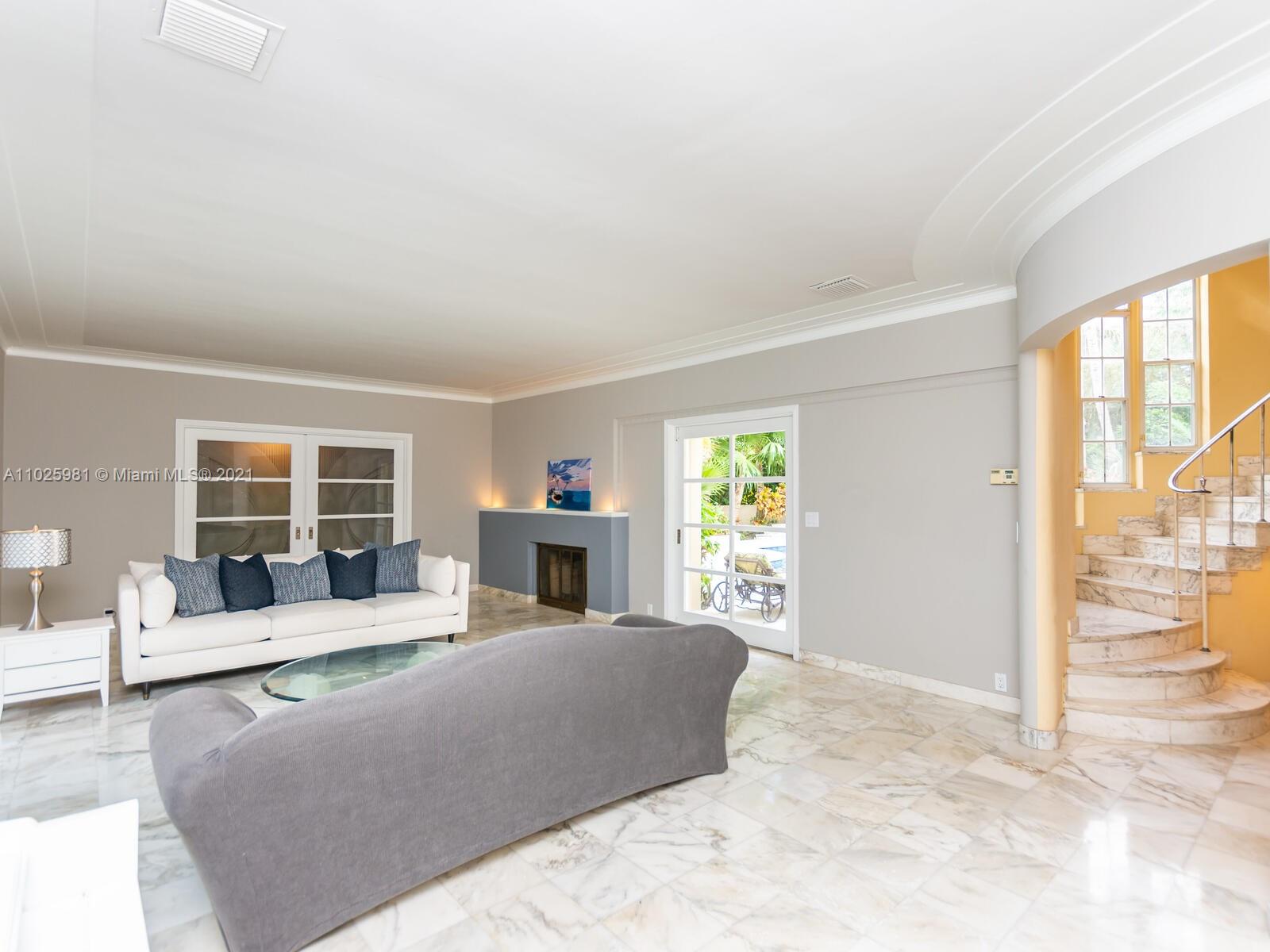 SUNSET ISLANDS-ISLAND NO - Residential