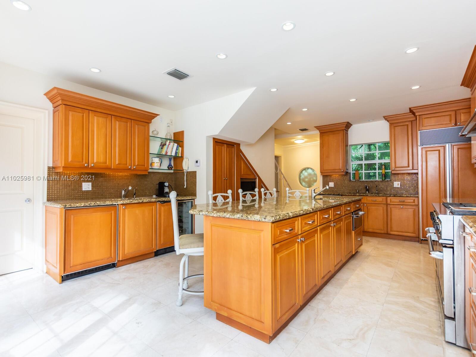 SUNSET ISLANDS-ISLAND NO - Residential