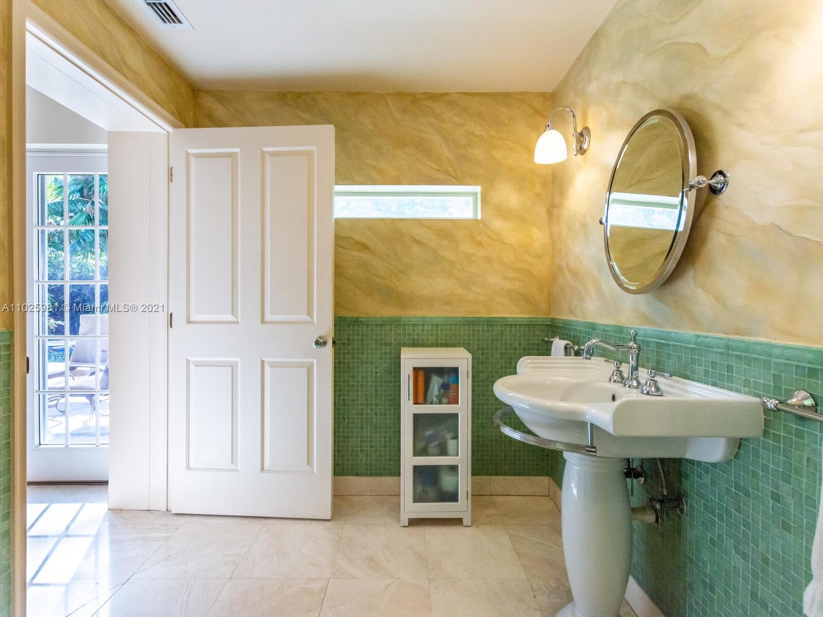 SUNSET ISLANDS-ISLAND NO - Residential