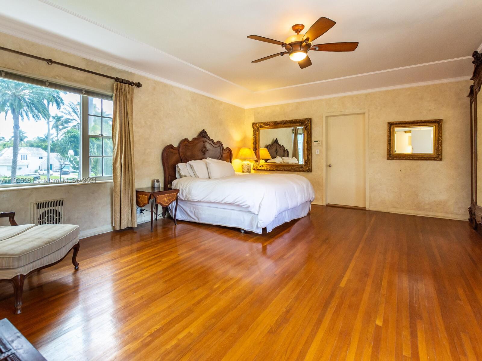 SUNSET ISLANDS-ISLAND NO - Residential