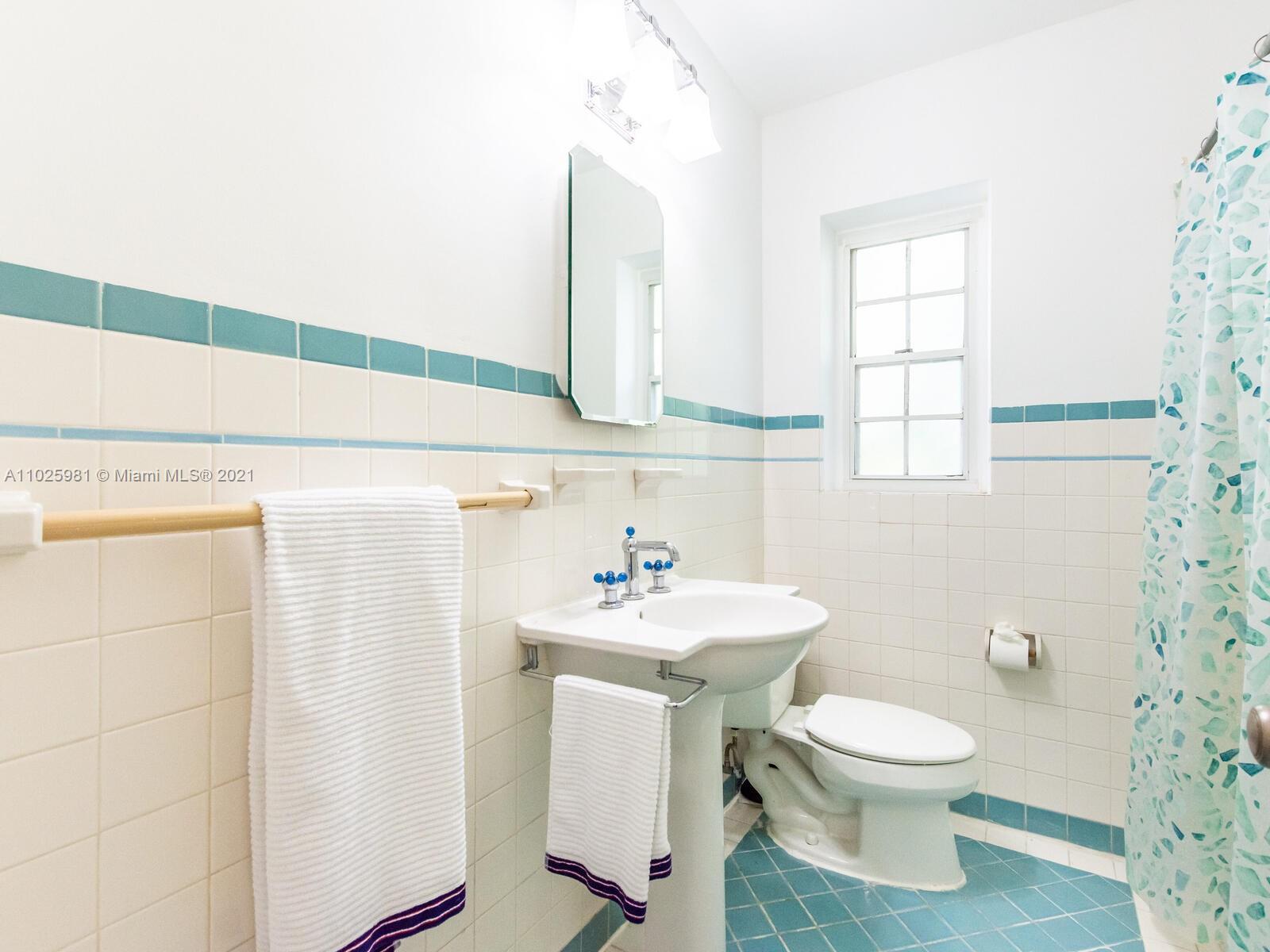 SUNSET ISLANDS-ISLAND NO - Residential