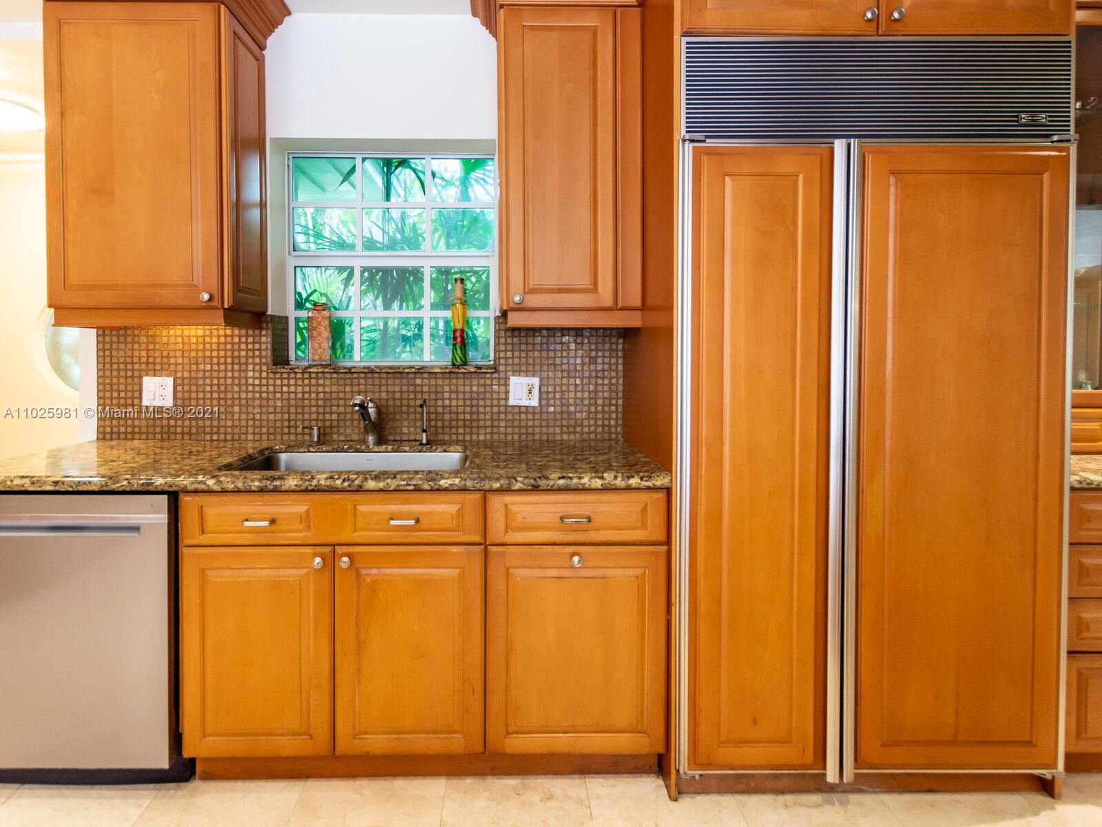 SUNSET ISLANDS-ISLAND NO - Residential