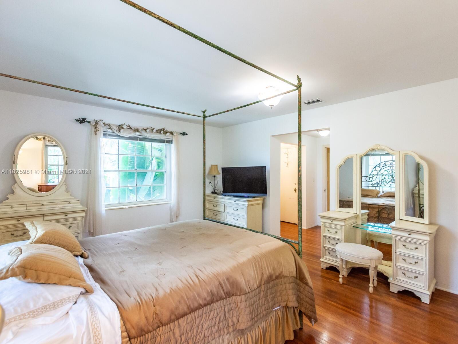 SUNSET ISLANDS-ISLAND NO - Residential