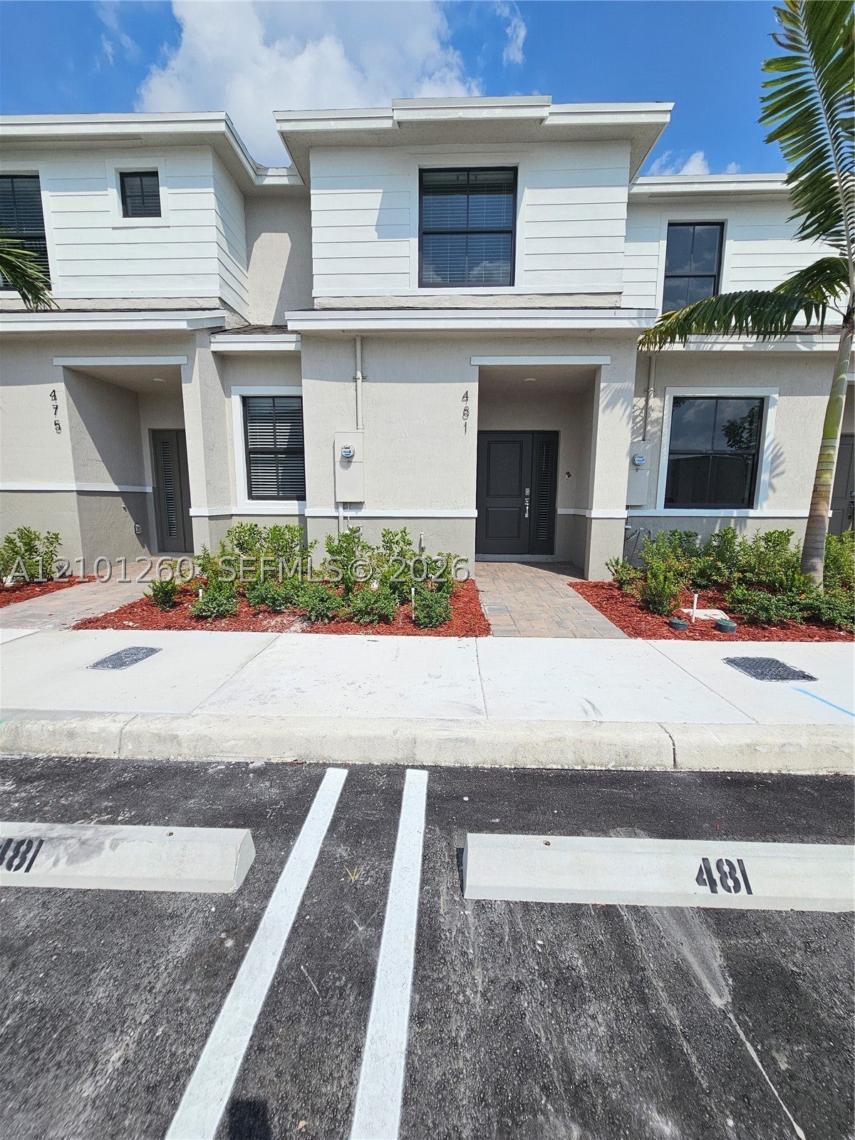 481 NE 15th St