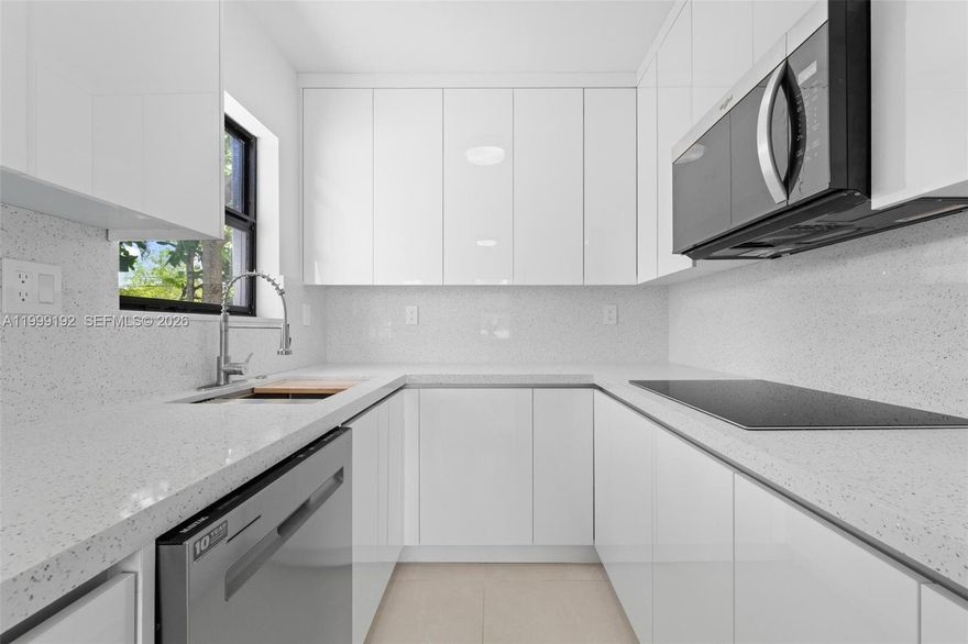 Completely remodeled property on a very large lot.
Discover this beautiful home that combines comfort, security, and modern style.

Key Features:

3 spacious bedrooms
2 fully updated bathrooms
Modern kitchen with bright, well-distributed living spaces



Recent Upgrades:

Brand-new roof (2026)
Impact windows for enhanced security and energy efficiency


Convenient location near schools, shops, and major access roads.