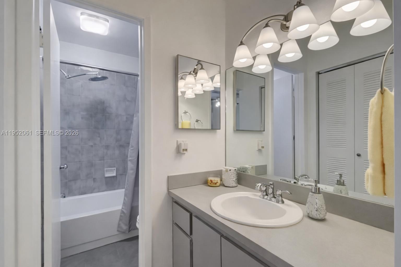 FLAMINGO GARDENS PHASE FO - Residential