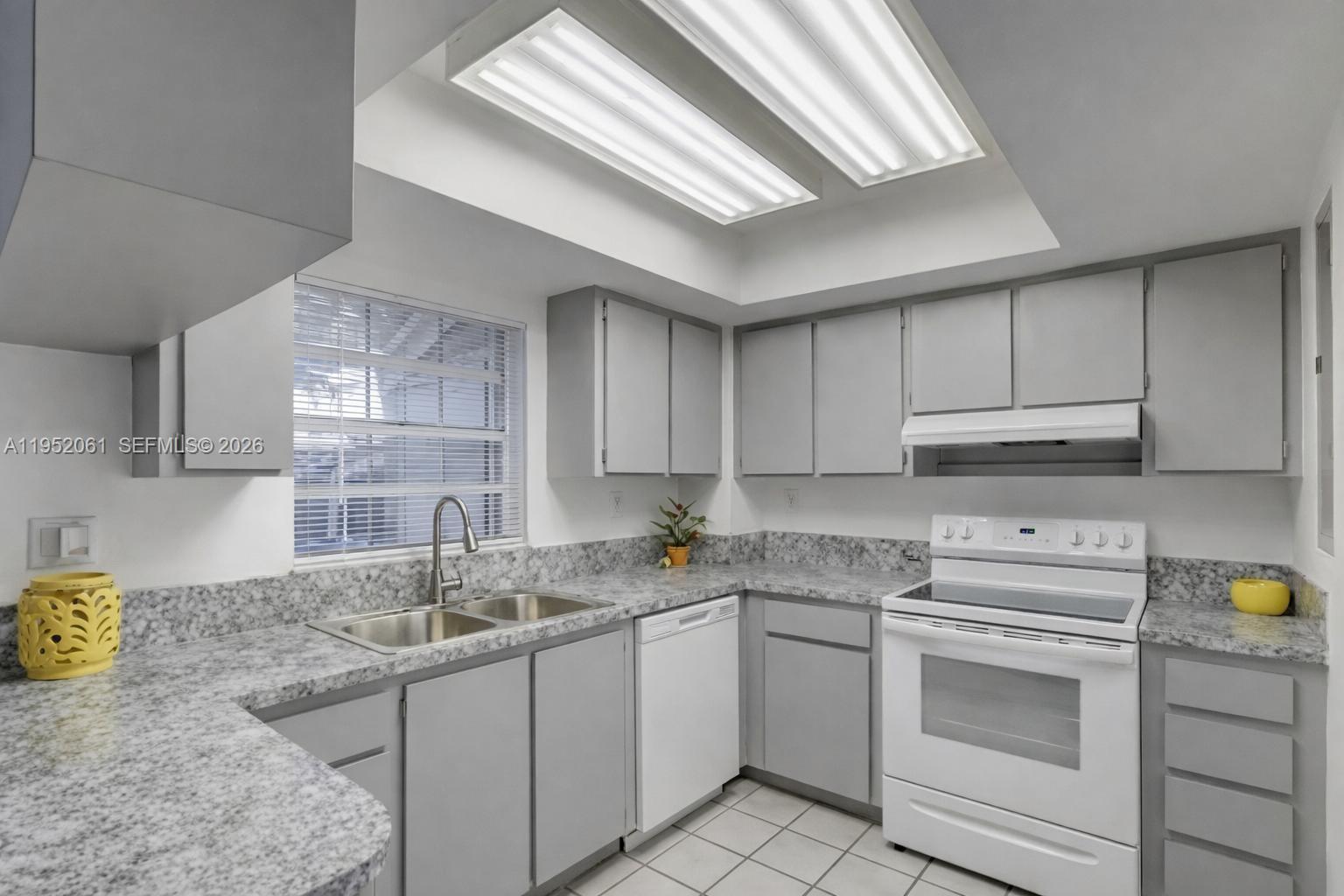 FLAMINGO GARDENS PHASE FO - Residential