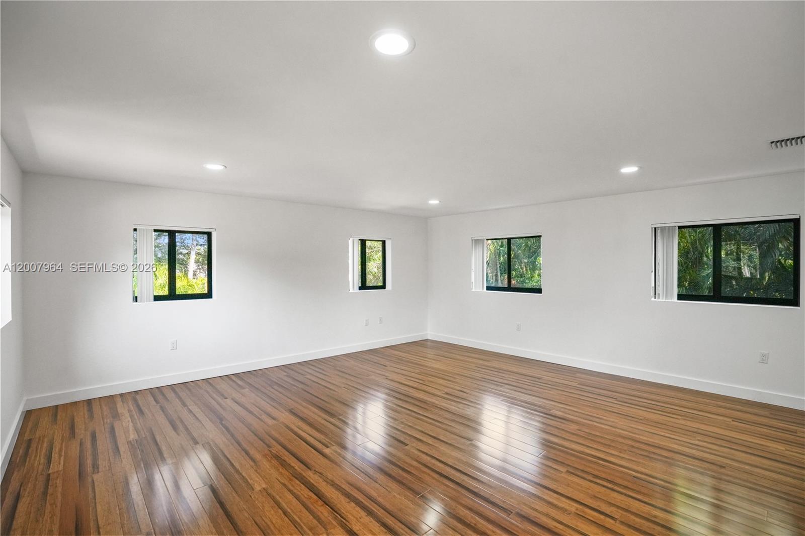 BISCAYNE PARK ESTATES - Residential