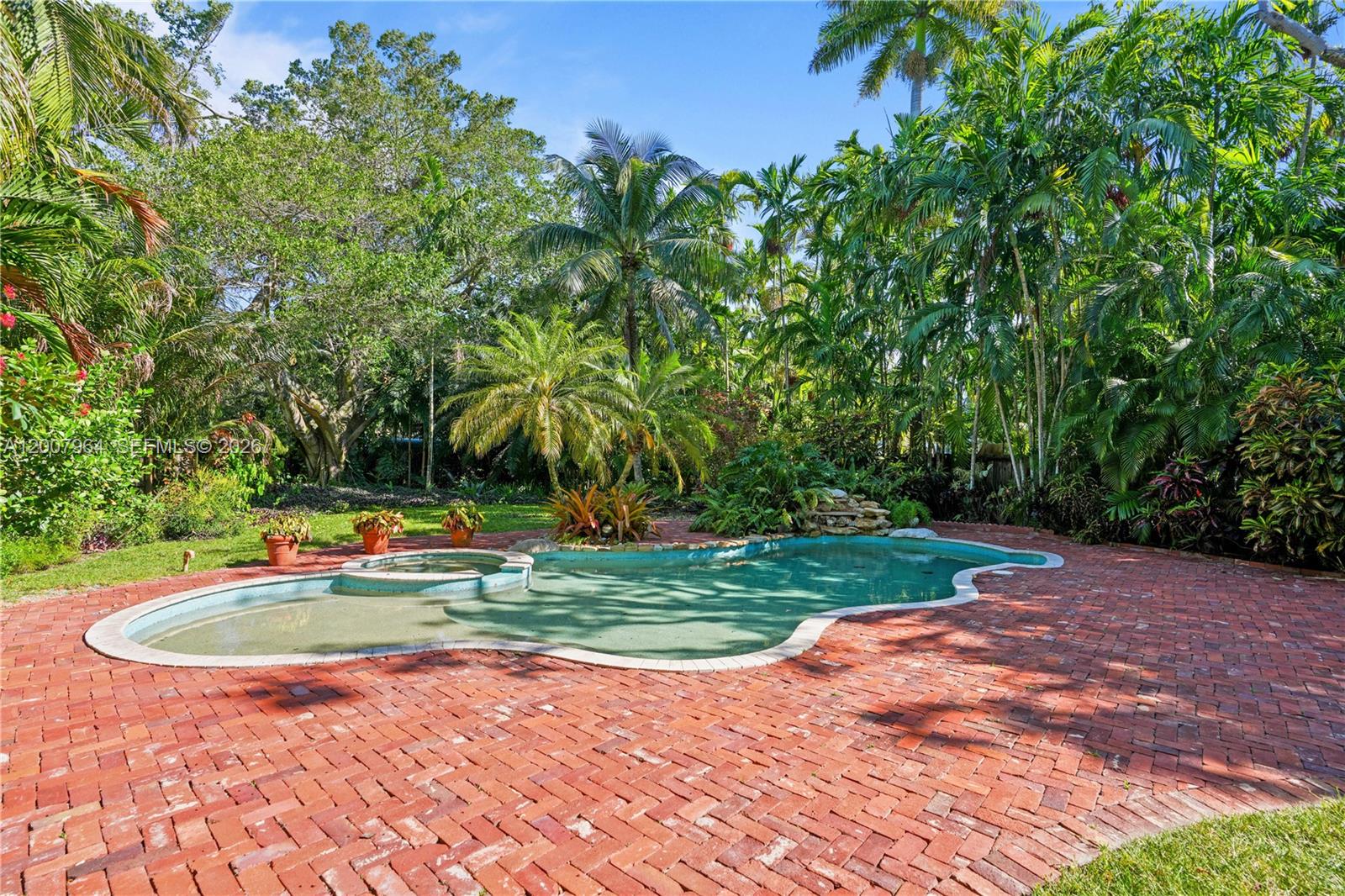 BISCAYNE PARK ESTATES - Residential